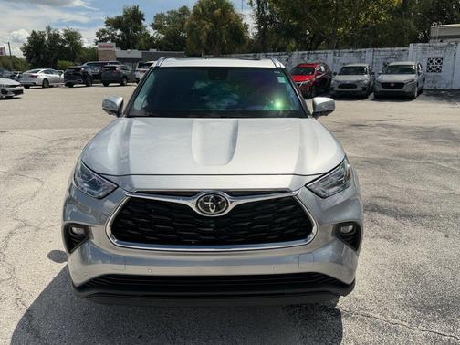 Celestial Silver Metallic 2023 Toyota Highlander Limited