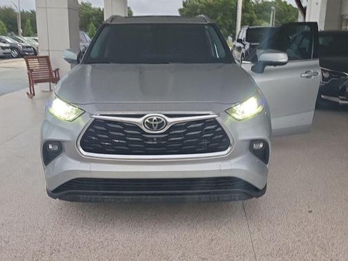 Celestial Silver Metallic 2023 Toyota Highlander Limited