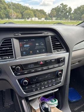 2017 Hyundai SONATA Hybrid Limited
