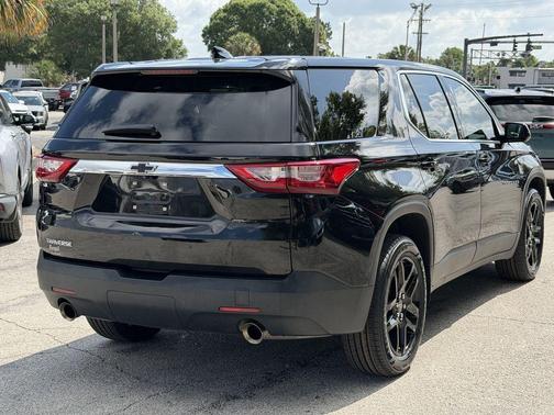 Mosaic Black Metallic 2021 Chevrolet Traverse LS