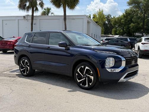 Cosmic Blue Metallic 2024 Mitsubishi Outlander SE