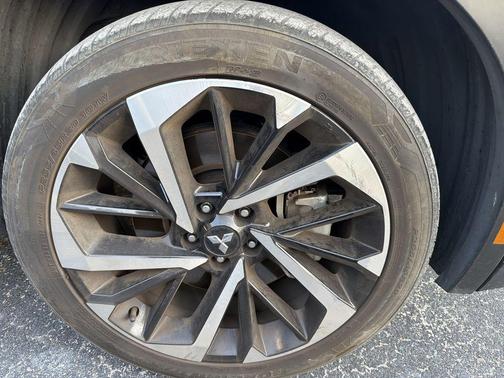 Blue 2024 Mitsubishi Outlander SE