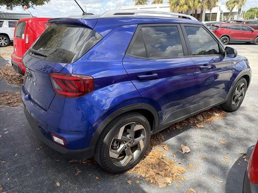 2023 Hyundai VENUE SEL