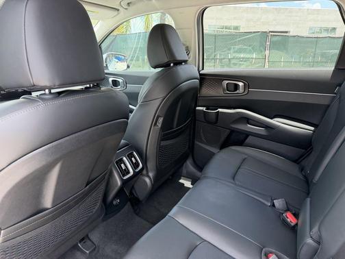 Ivory Silver 2026 Kia Sorento S