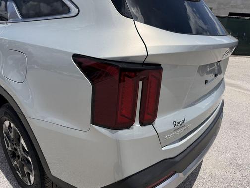 Ivory Silver 2026 Kia Sorento S