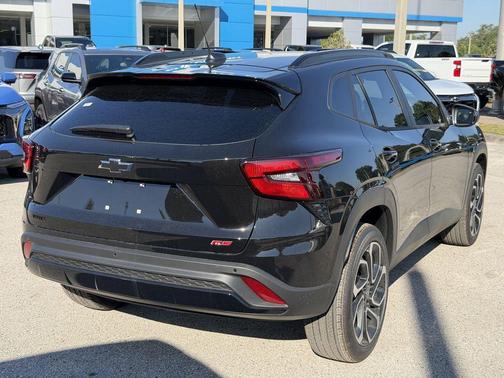 Mosaic Black Metallic 2026 Chevrolet Trax 2RS