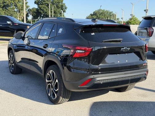 Mosaic Black Metallic 2026 Chevrolet Trax 2RS
