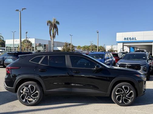 Mosaic Black Metallic 2026 Chevrolet Trax 2RS