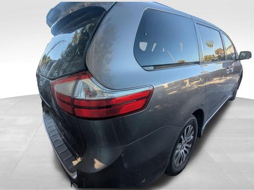 2019 Toyota Sienna L