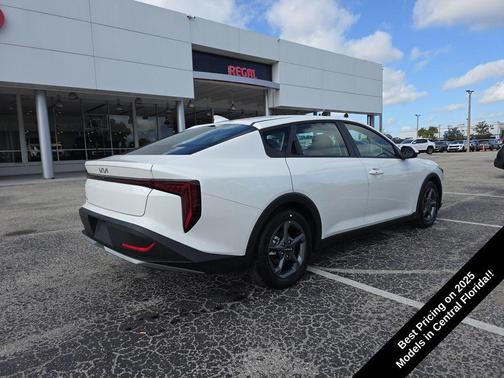2025 Kia K4 LXS