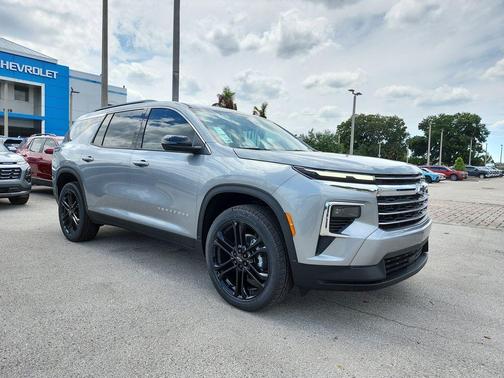 Sterling Gray Metallic 2026 Chevrolet Traverse LT