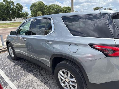 Sterling Gray Metallic 2023 Chevrolet Traverse LS