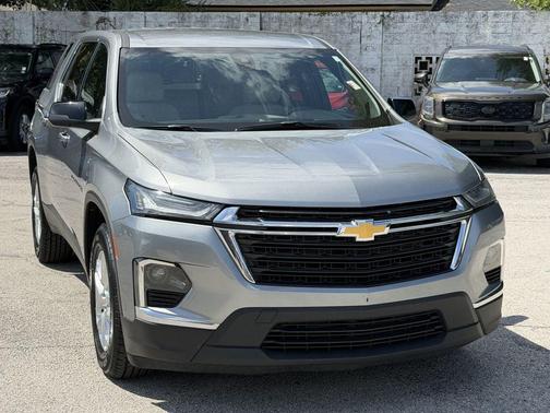 Sterling Gray Metallic 2023 Chevrolet Traverse LS
