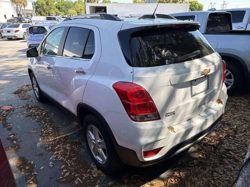Summit White 2019 Chevrolet Trax LT