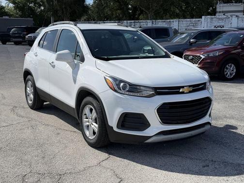 Summit White 2019 Chevrolet Trax LT