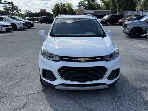 Summit White 2019 Chevrolet Trax LT