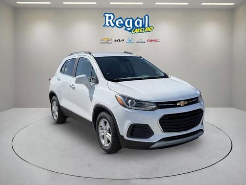 Summit White 2019 Chevrolet Trax LT