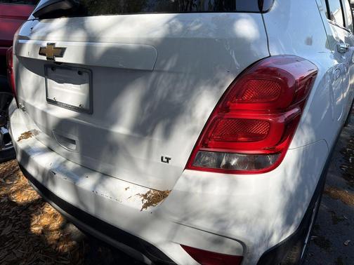 Summit White 2019 Chevrolet Trax LT