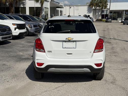 Summit White 2019 Chevrolet Trax LT