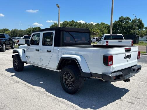 Bright White Clearcoat 2024 Jeep Gladiator Sport