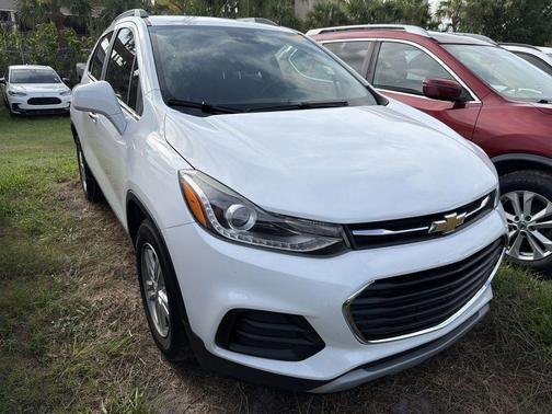 Summit White 2019 Chevrolet Trax LT