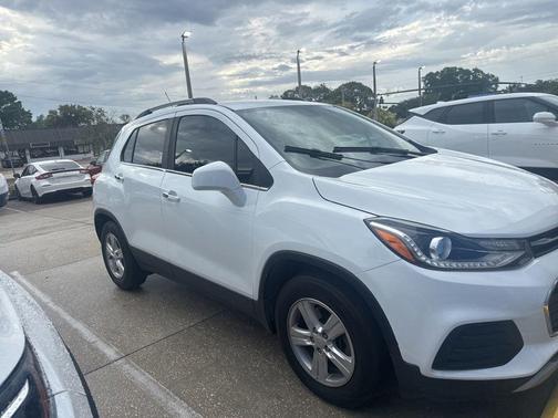Summit White 2019 Chevrolet Trax LT