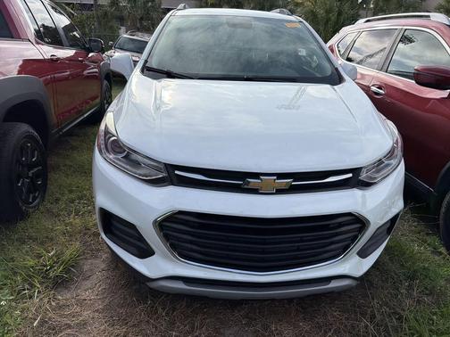 Summit White 2019 Chevrolet Trax LT