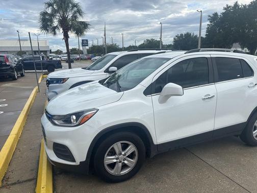 Summit White 2019 Chevrolet Trax LT