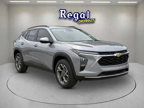 Sterling Gray Metallic 2026 Chevrolet Trax LT