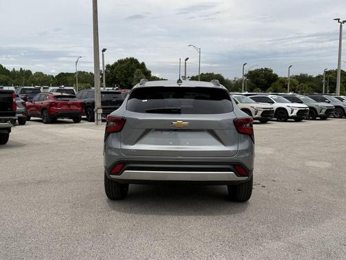 Sterling Gray Metallic 2026 Chevrolet Trax LT