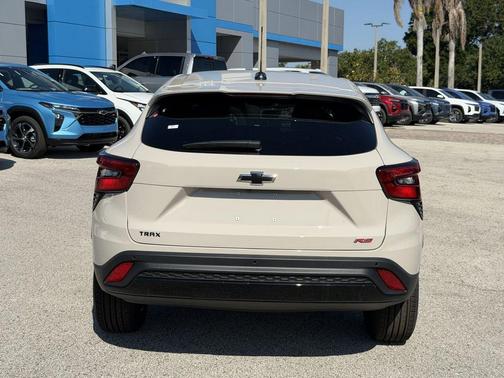 White Sand 2026 Chevrolet Trax 1RS