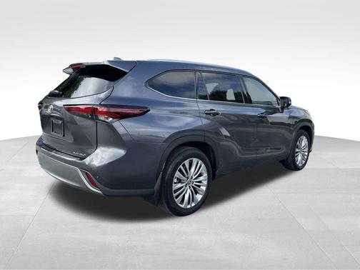 2024 Toyota Highlander Platinum
