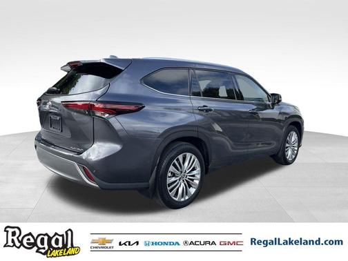 2024 Toyota Highlander Platinum