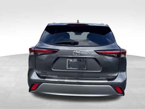 2024 Toyota Highlander Platinum