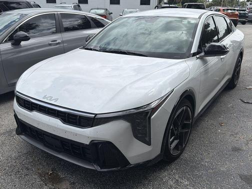 Snow White Pearl 2025 Kia K4 GT-Line