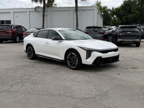 Snow White Pearl 2025 Kia K4 GT-Line