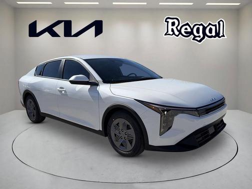 Snow White Pearl 2026 Kia K4 LXS