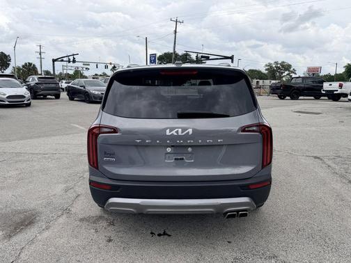 Everlasting Silver 2022 Kia Telluride EX