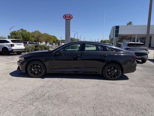 Aurora Black Pearl 2026 Kia K5 GT-Line