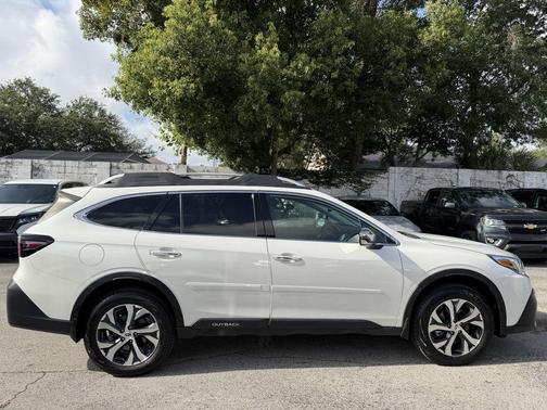 Crystal White Pearl 2021 Subaru Outback Touring XT