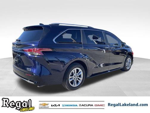 2023 Toyota Sienna Limited