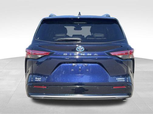 2023 Toyota Sienna Limited