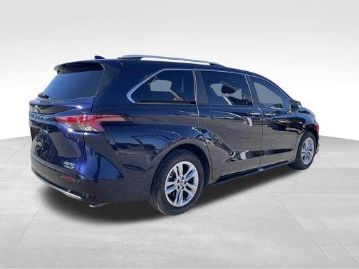 2023 Toyota Sienna Limited