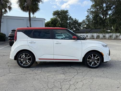 Clear White / Red Roof 2020 Kia Soul GT-Line 2.0L