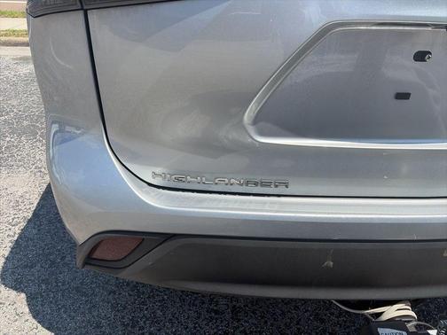Gray 2023 Toyota Highlander L