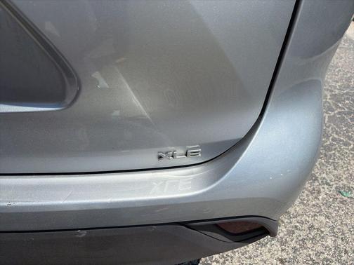 Gray 2023 Toyota Highlander L