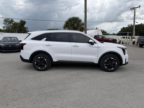 Glacial White Pearl 2026 Kia Sorento S