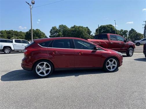 Photo 4 of 31 of 2014 Ford Focus Titanium