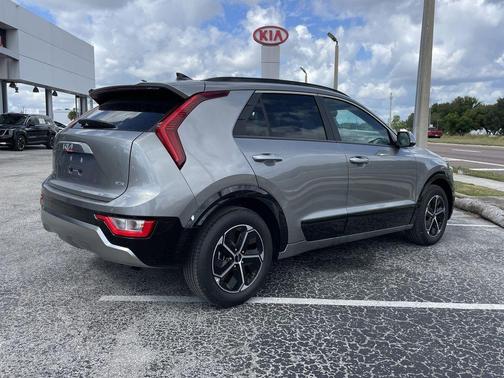 2025 Kia Niro SX