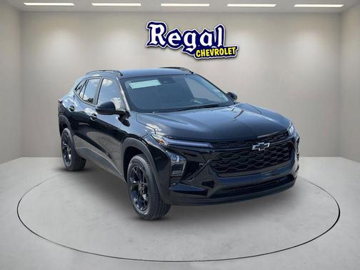 Mosaic Black Metallic 2026 Chevrolet Trax LT